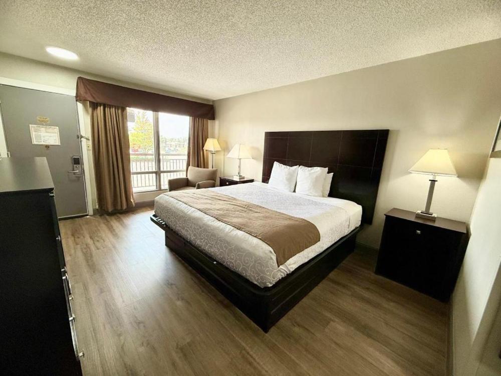 Days Inn by Wyndham St. Charles IL